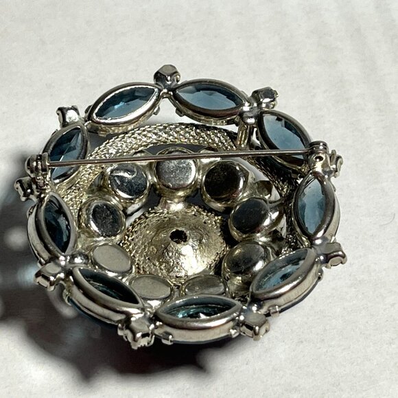 Vintage Delizza and Elster Tiered Blue Rhinestone and Mesh Brooch - Picture 6 of 7